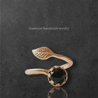 天然石ブラックオニキスゴールドベゼル＆リーフリング  6mmラウンドカボション フリーサイズ(約9号〜17号位