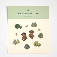 小さな刺繍のシール【たぬきのさんぽみち】