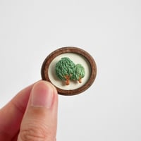 「いとしのかけら」ちいさな木のブローチ