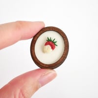 「愛しのかけら」ブローチ（いちごホワイトチョコ）