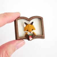 ちょっこりきつねの「ばれんたいん」ブローチ（ストロベリーチョコ）