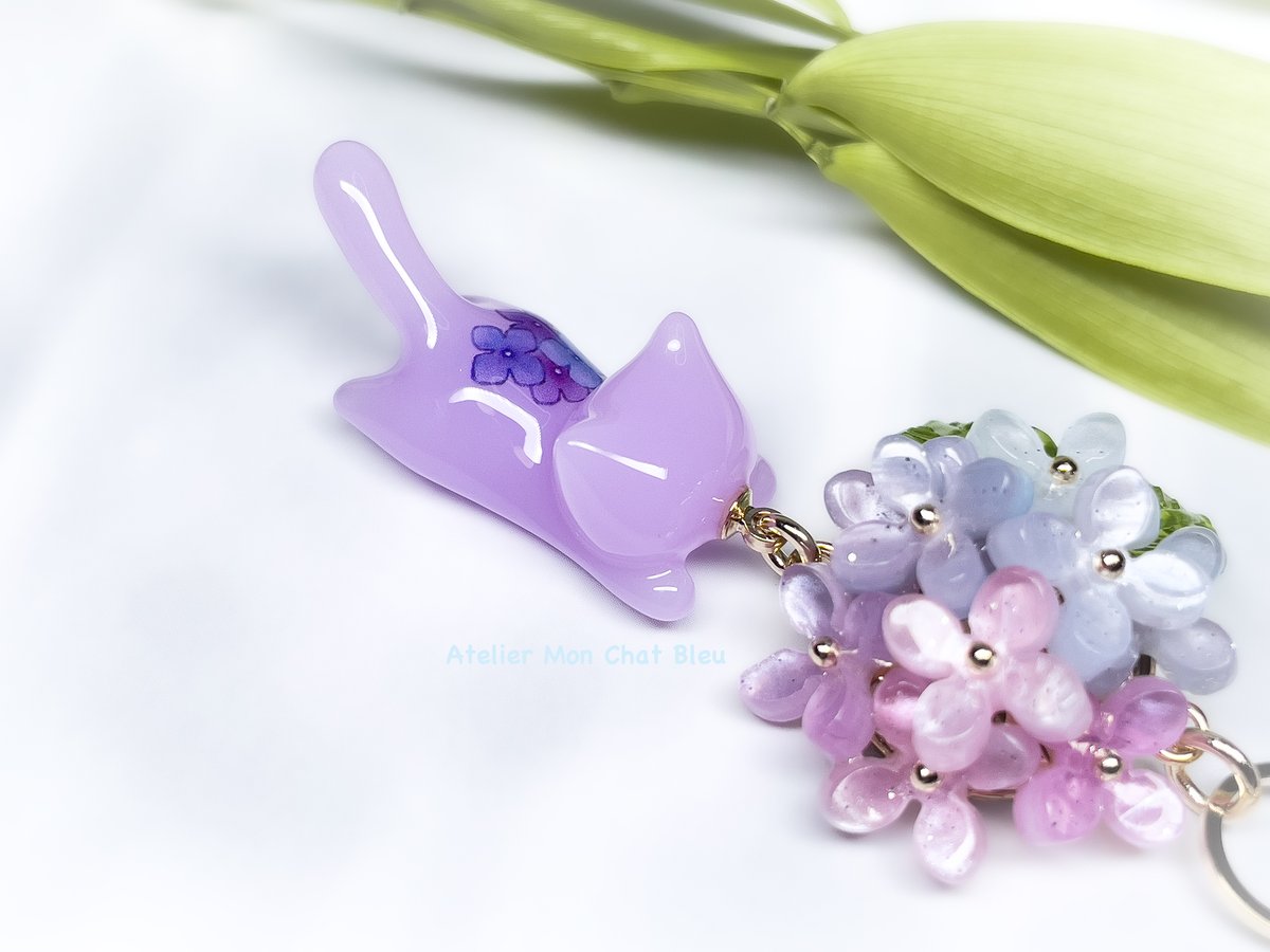 ฅ❤️ レジン　ねこ　パール　紫陽花　バックチャーム　チャーム　ヘアゴム ฅ️ レジン ねこ パール 紫陽花 バックチャーム チャーム ヘアゴム