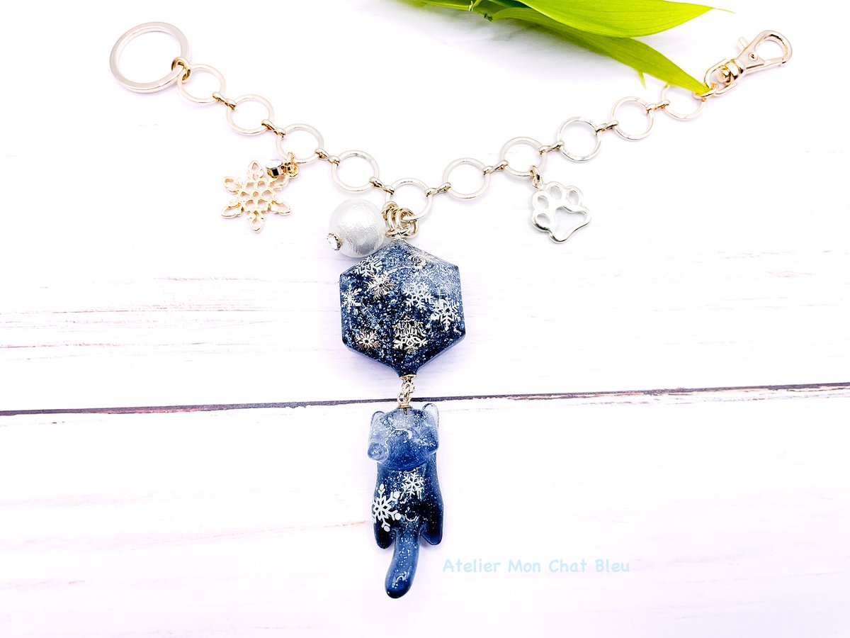 雪追っかけねこのバッグチャーム | Atelier Mon Chat Bleu