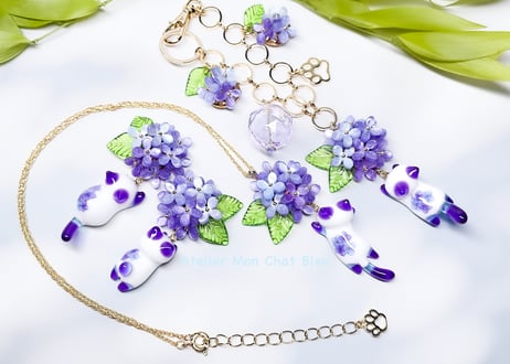 紫陽花追っかけねこのネックレス　バイオレット×ブルー
