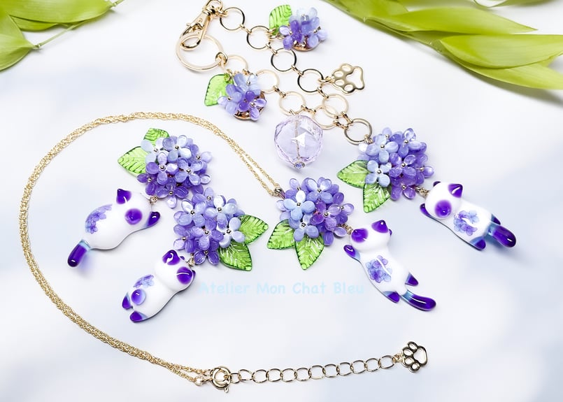 紫陽花追っかけねこのネックレス バイオレット×ブルー | Atelier Mon