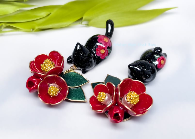 椿追っかけねこのピアス〈リニューアル版〉 | Atelier Mon Chat Bleu