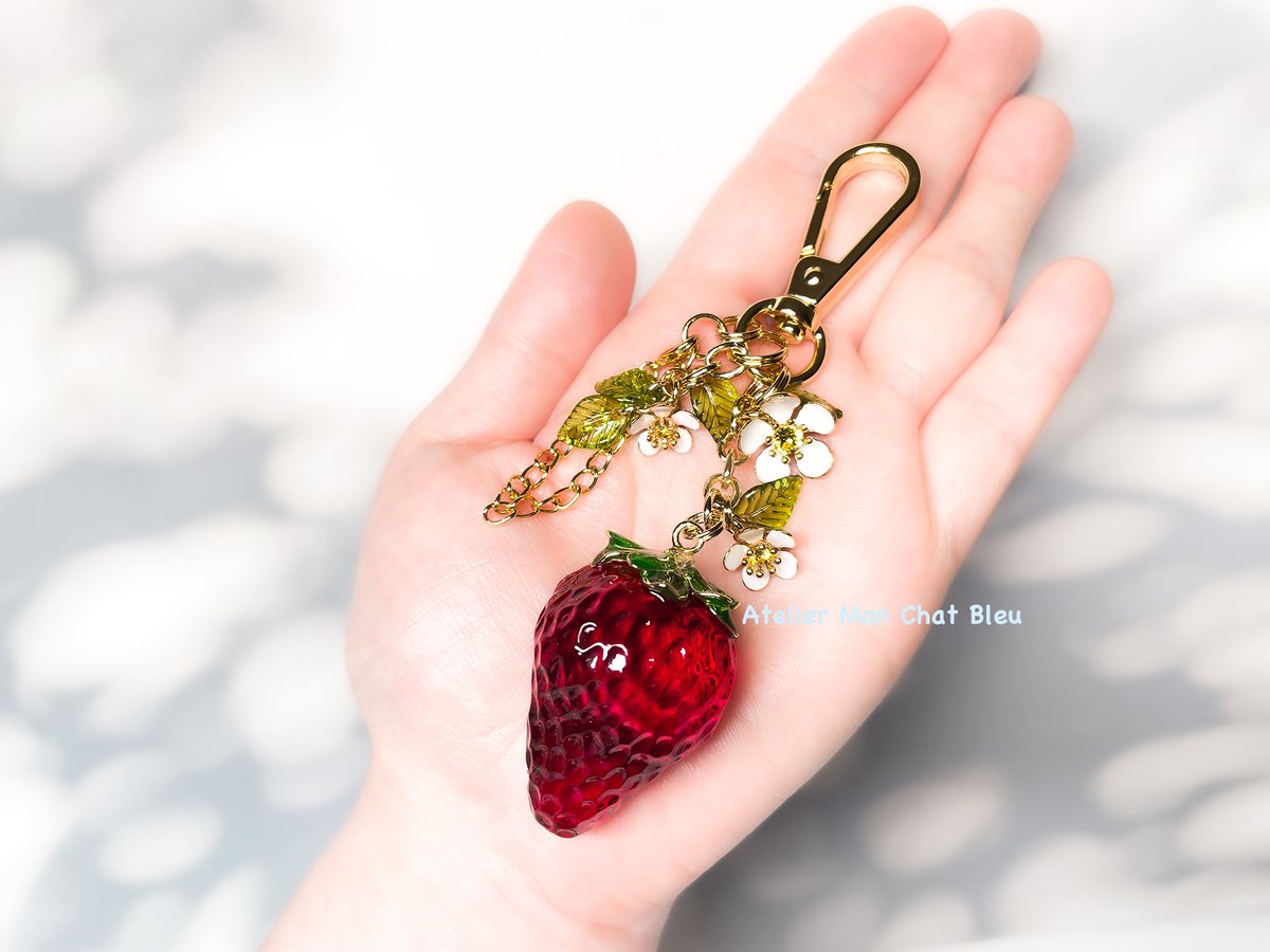 ハンドメイドチャーム　いちご、フラワーチャーム fit=scale-down,w=1200
