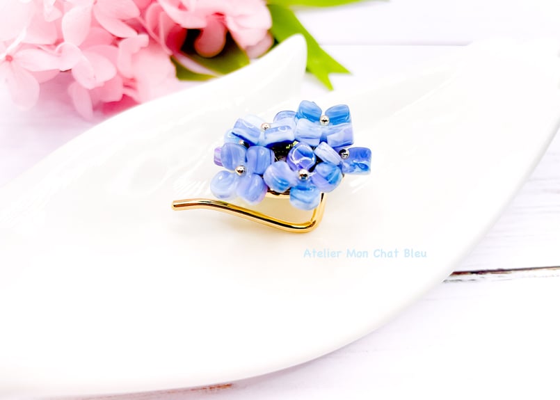 ブルーのみ！ヴィトライユ風ポニーフック⋆*✩ライトパープル ゴールド