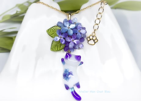 紫陽花追っかけねこのネックレス　バイオレット×ブルー