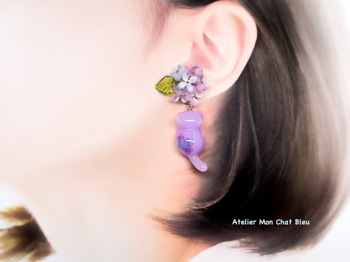 在庫限り】紫陽花追っかけねこのピアス パープル×ピンク×ブルー