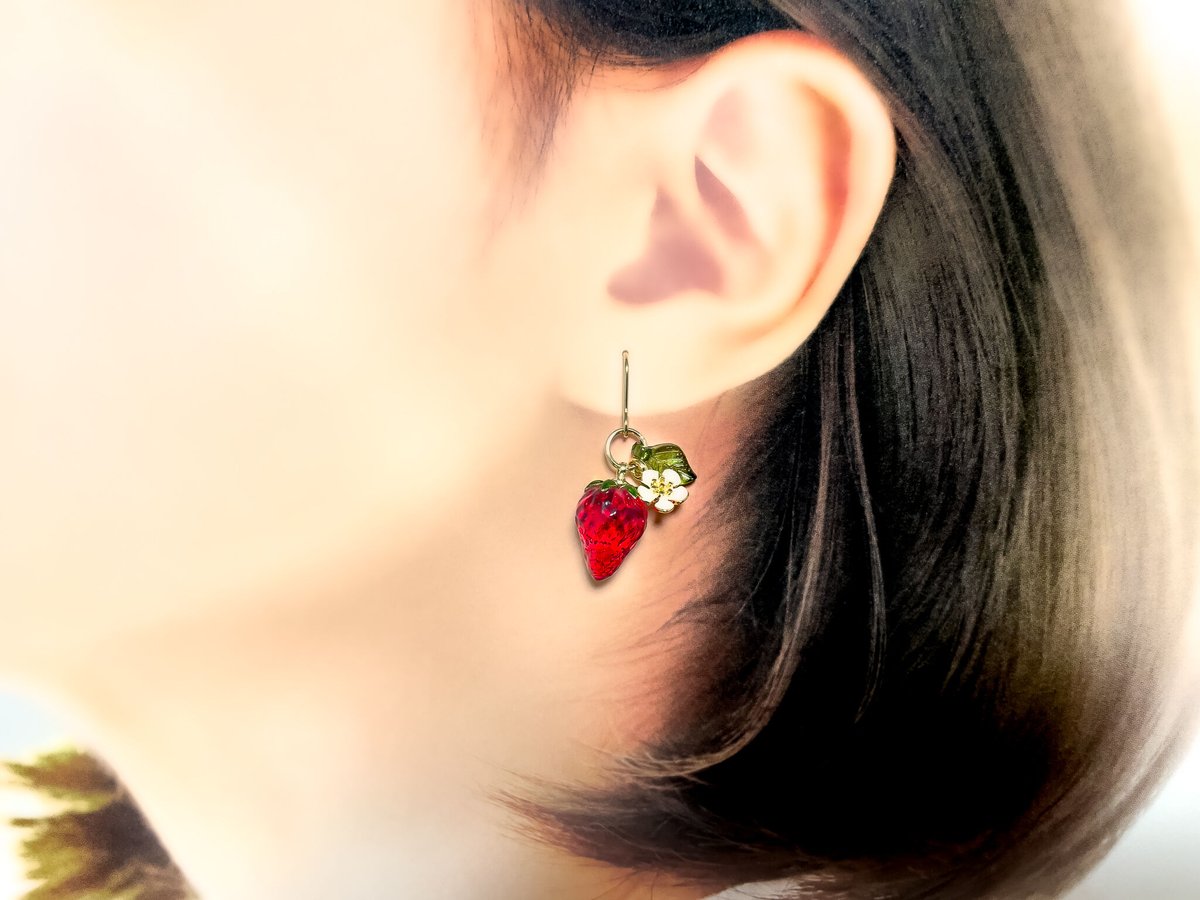 いちごと花のピアス〈リニューアル版〉 | Atelier Mon Chat Bleu