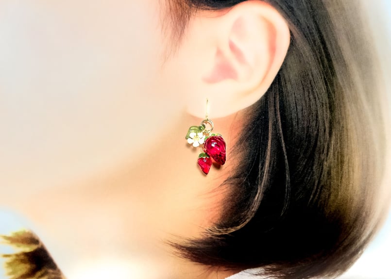 いちごと花のピアス〈リニューアル版〉 | Atelier Mon Chat Bleu