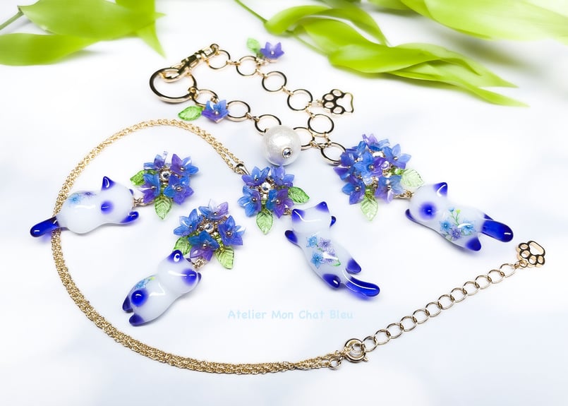 桔梗追っかけねこのバッグチャーム | Atelier Mon Chat Bleu