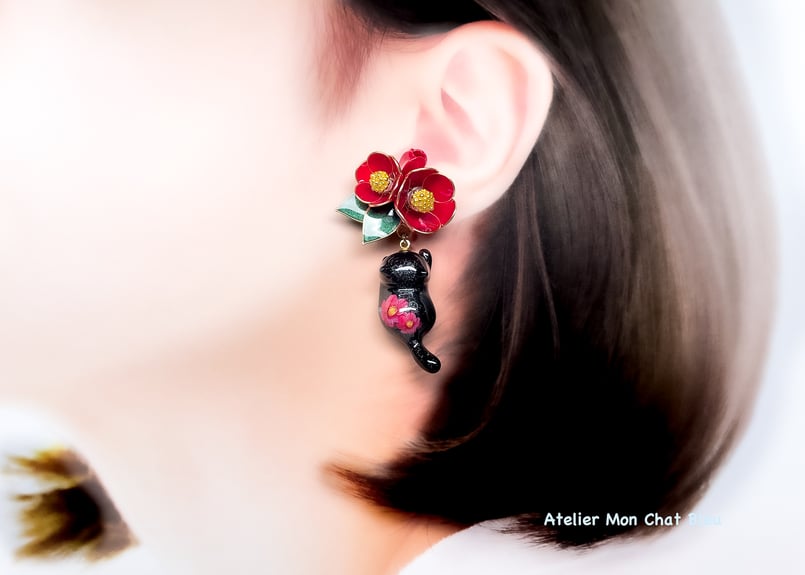 椿追っかけねこのピアス〈リニューアル版〉 | Atelier Mon Chat Bleu