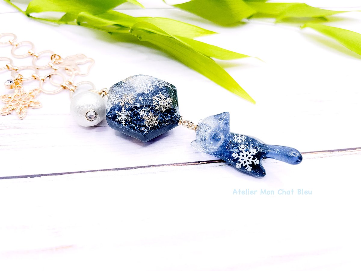 10/20までNO.2922✤はこ猫 雪の結晶 ハンドメイド チャーム パーツ 10