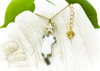星追っかけねこのネックレス　白グレー