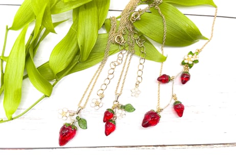 いちごと花のネックレス〈リニューアル版〉