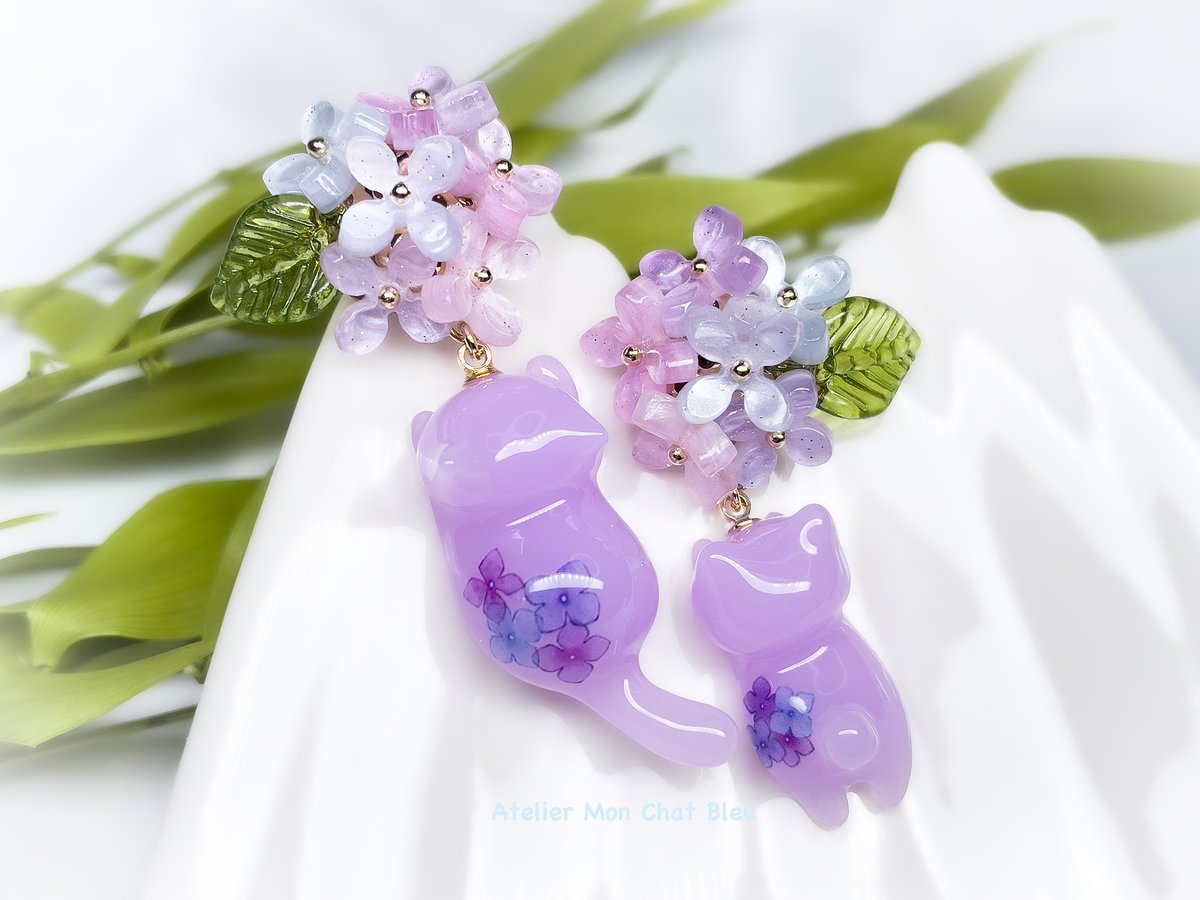 ☆紫陽花とお花いっぱい猫ちゃんピアス☆ ☆紫陽花とお花いっぱい猫ちゃんピアス☆