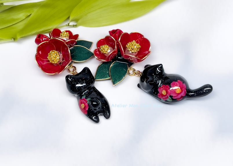 椿追っかけねこのピアス〈リニューアル版〉 | Atelier Mon Chat Bleu