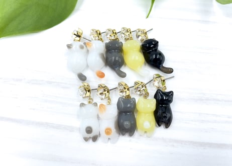 星追っかけねこのピアス　白グレー