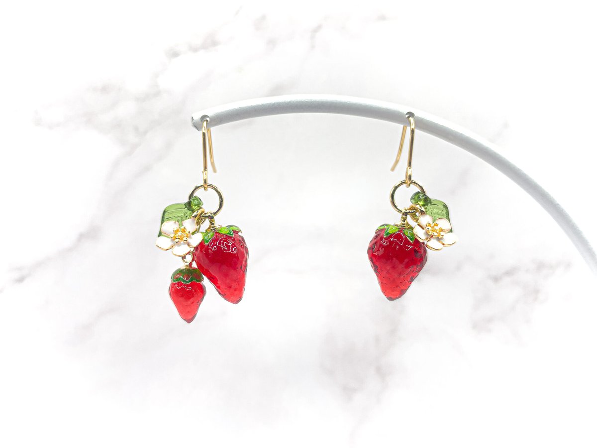 いちごと花のピアス〈リニューアル版〉 | Atelier Mon Chat Bleu