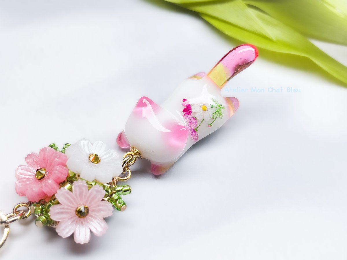 希少 はろうきてい 夏休み バージョン 絵馬 バッグ チャーム 秋桜追っかけねこのバッグチャーム | Atelier Mon Chat Bleu