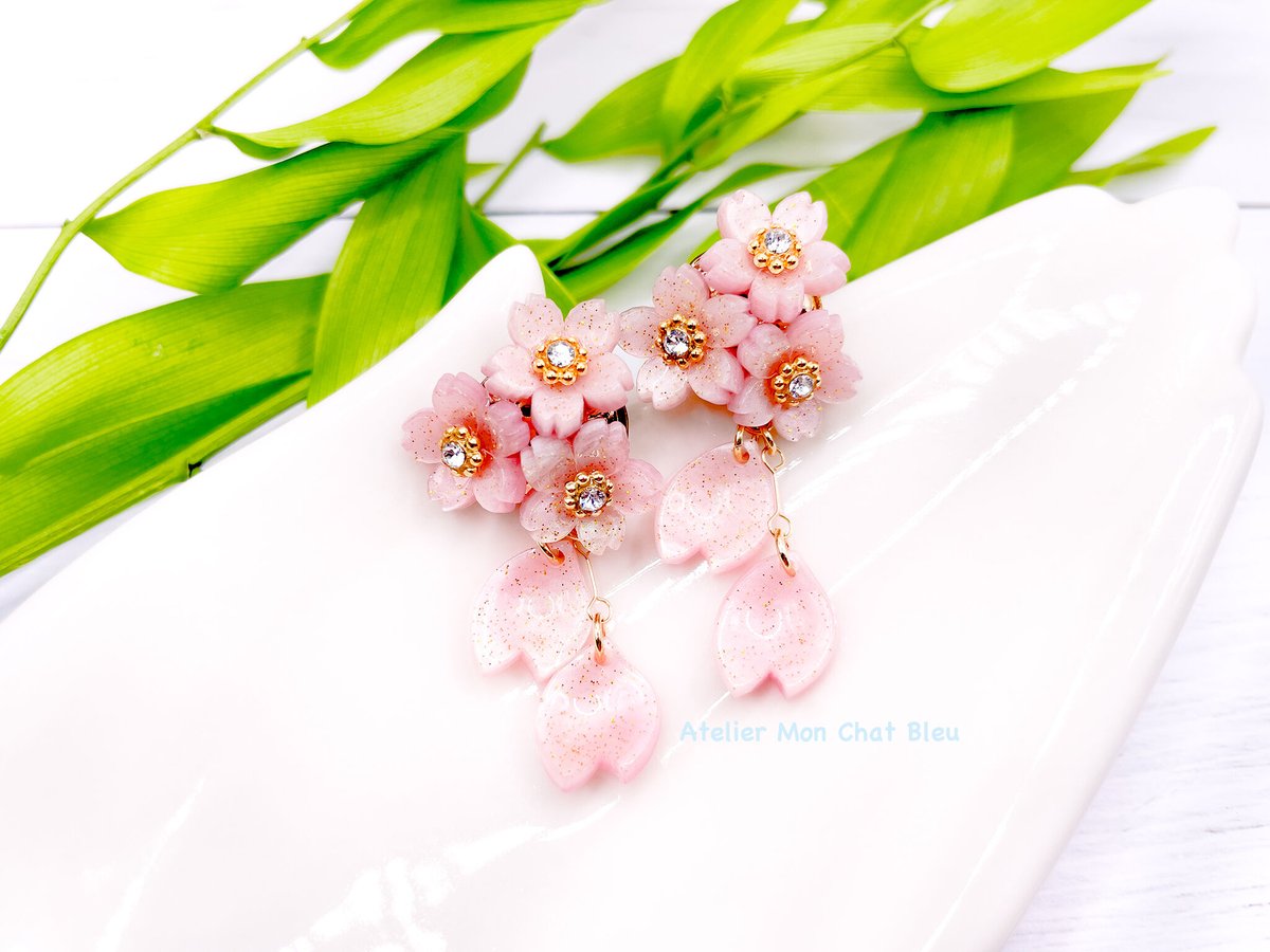 花びらゆれる桜のピアス | Atelier Mon Chat Bleu
