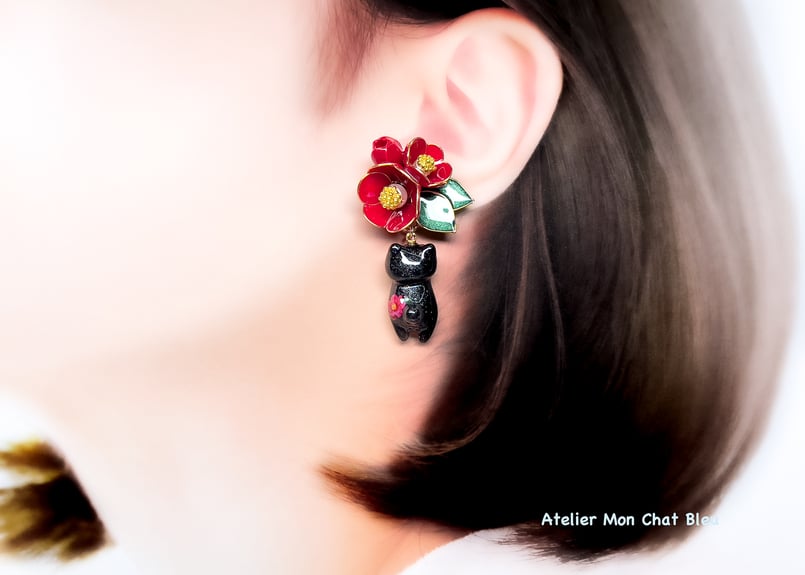 椿追っかけねこのピアス〈リニューアル版〉 | Atelier Mon Chat Bleu