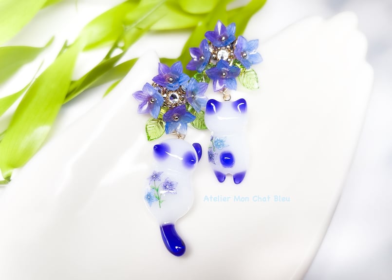 ピアス いちご 蝶 水色 パール ひねりチャーム 春 夏 デート イベント