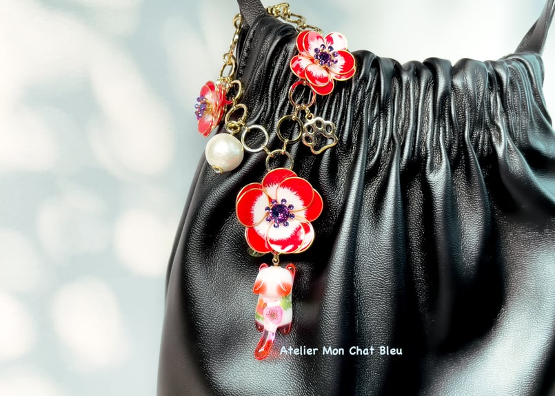 アネモネ追っかけねこのバッグチャーム | Atelier Mon Chat Bleu