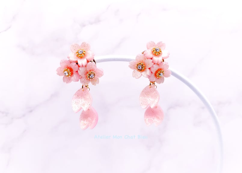 花びらゆれる桜のピアス | Atelier Mon Chat Bleu