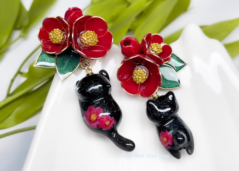 椿追っかけねこのピアス〈リニューアル版〉 | Atelier Mon Chat Bleu