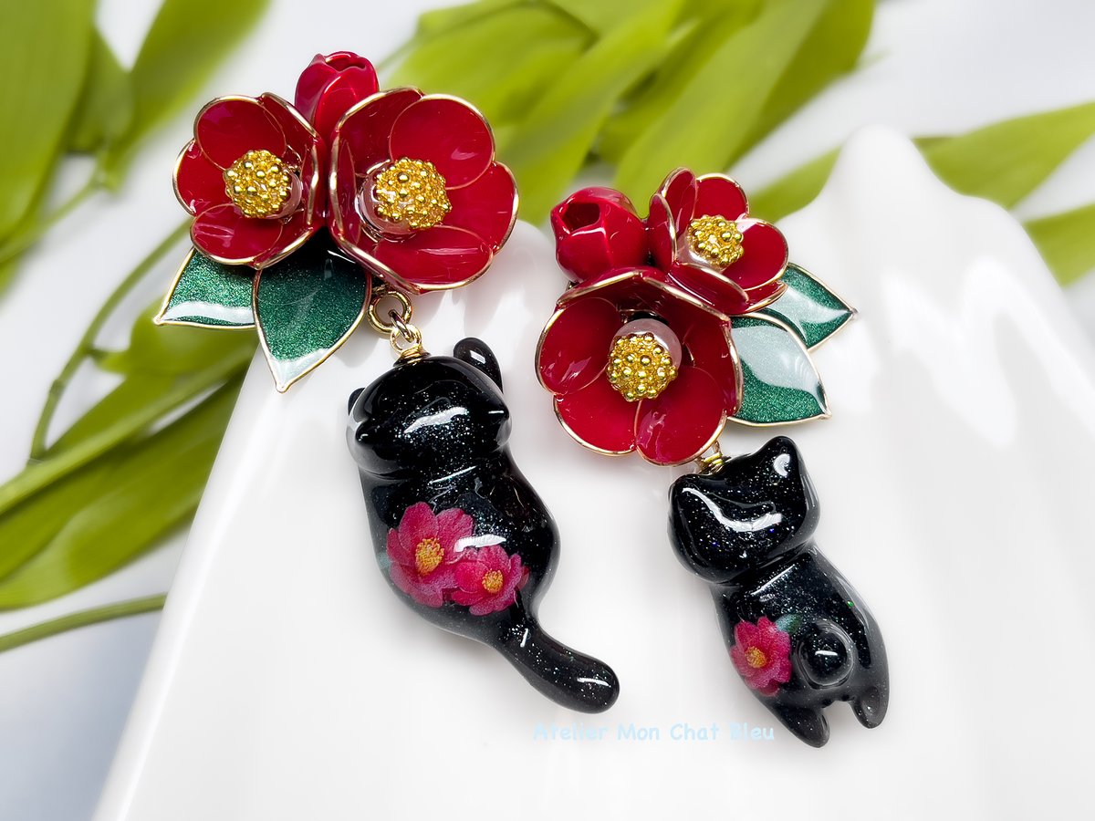 椿追っかけねこのピアス〈リニューアル版〉 | Atelier Mon Chat Bleu