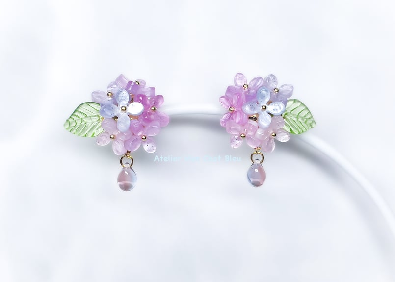 紫陽花と雫のピアス ピンク×ブルー | Atelier Mon Chat Bleu 紫陽花と雫のピアス ピンク×ブルー | Atelier Mon Chat Bleu