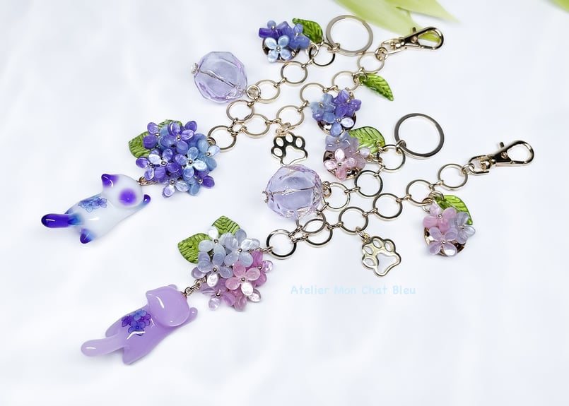 紫陽花追っかけねこのバッグチャーム パープル×ピンク×ブルー