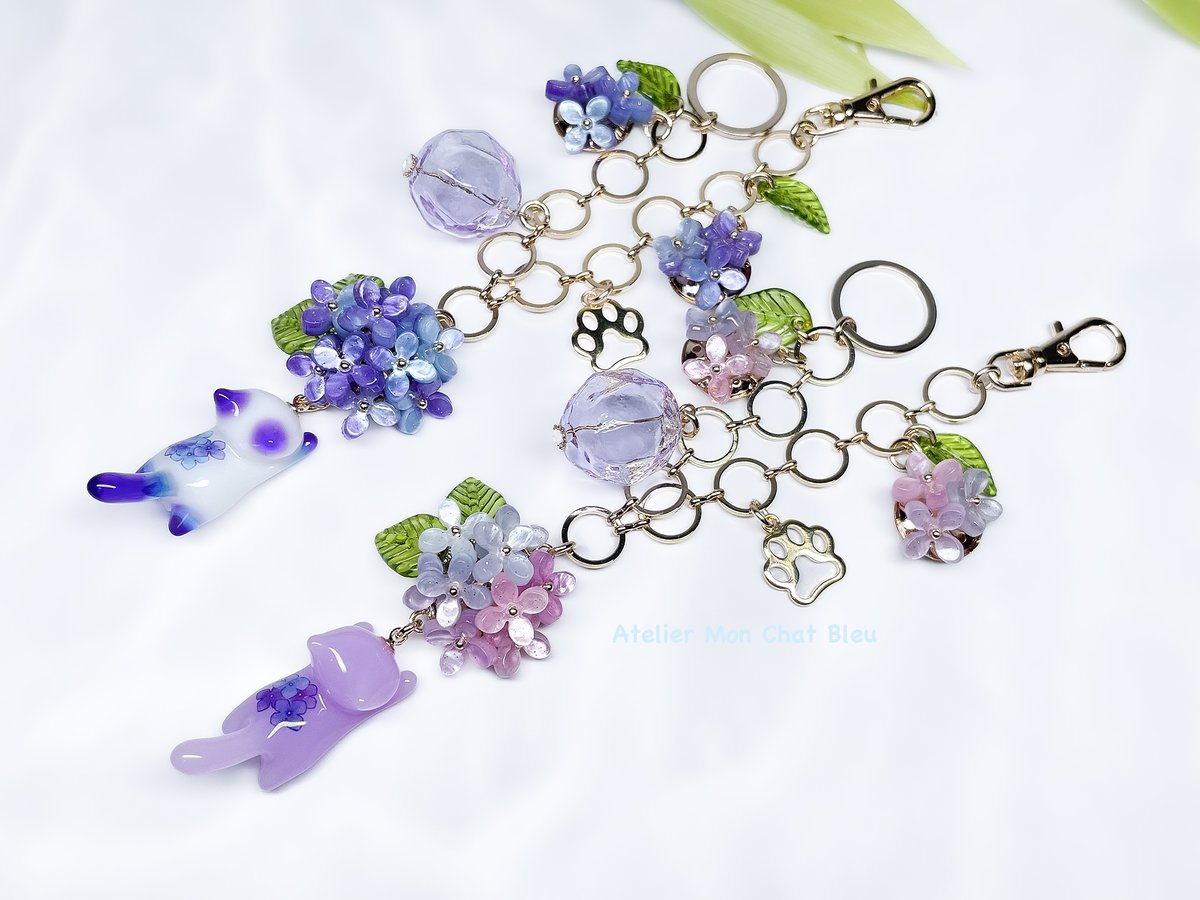 紫陽花追っかけねこのバッグチャーム パープル×ピンク×ブルー
