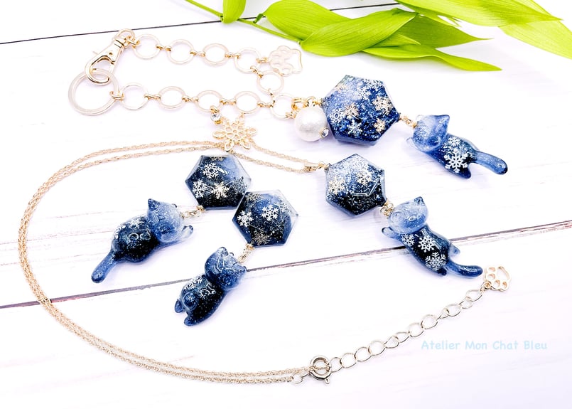 雪追っかけねこのバッグチャーム | Atelier Mon Chat Bleu