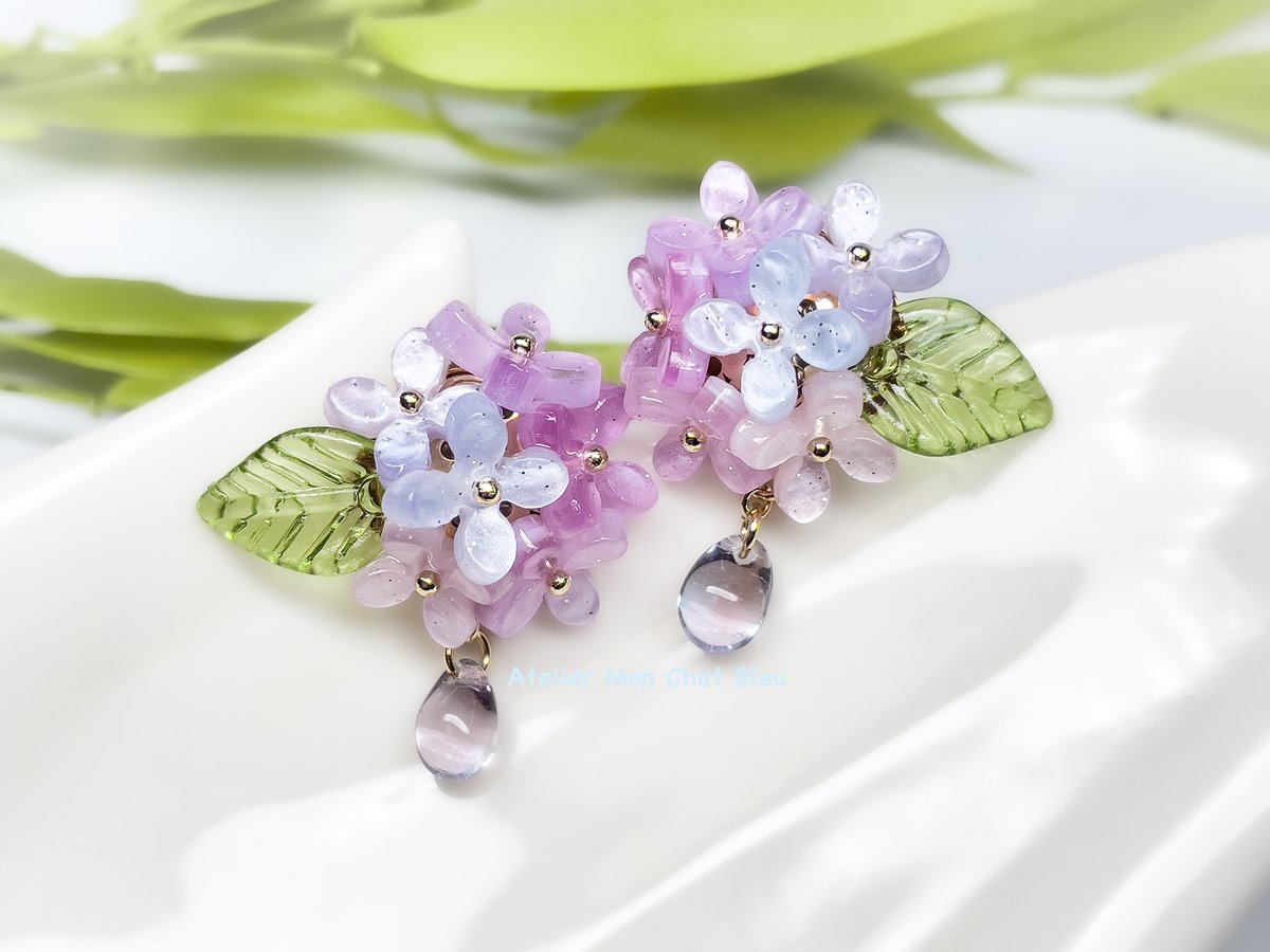 No.551 紫とピンクのお花と雫ビーズのハンドメイドピアス No.551 紫とピンクのお花と雫ビーズのハンドメイドピアス 【公式通販】