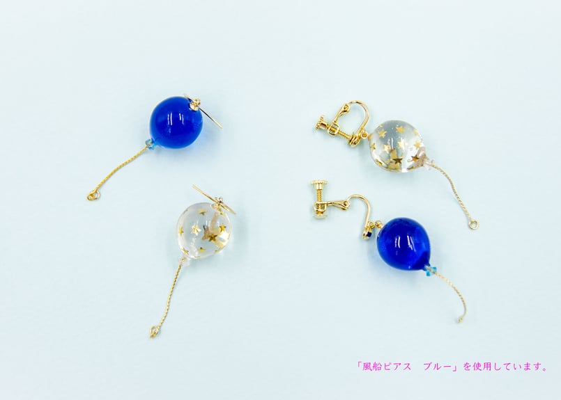 minä perhonen 青い布製片耳用ピアス　花火 ミナペルホネンmina perhonenの人気柄 蝶々の刺繍が可愛い