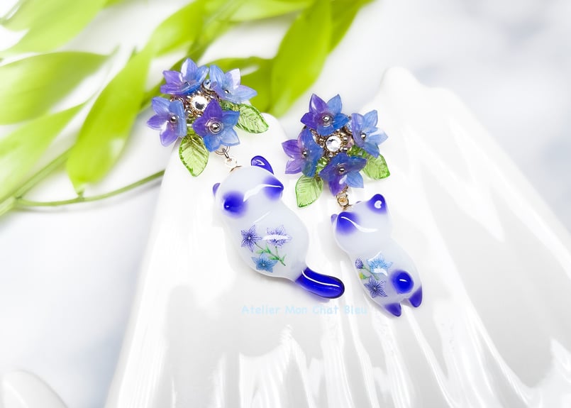 桔梗追っかけねこのピアス | Atelier Mon Chat Bleu