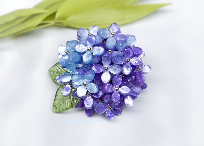 紫陽花のブローチ バイオレット×ブルー | Atelier Mon Chat Bleu 紫陽花のブローチ バイオレット×ブルー | Atelier Mon Chat Bleu