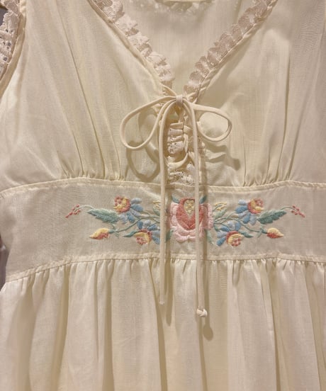 70s vintage lace-up flower embroidered no sleeve dress
