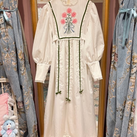 最終●vintage刺繍ワンピース ドレス ヴィンテージ ヴィンテージ風フラワー刺繍ドレス 結婚式ワンピース｜パーティー