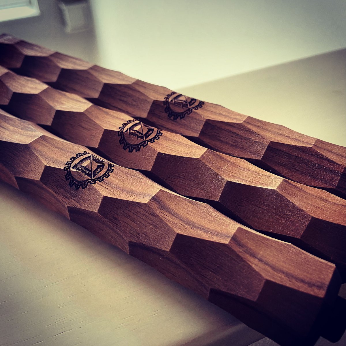 damagemarkダメージマーク　三脚テーブル damagemarkダメージマーク 三脚テーブル