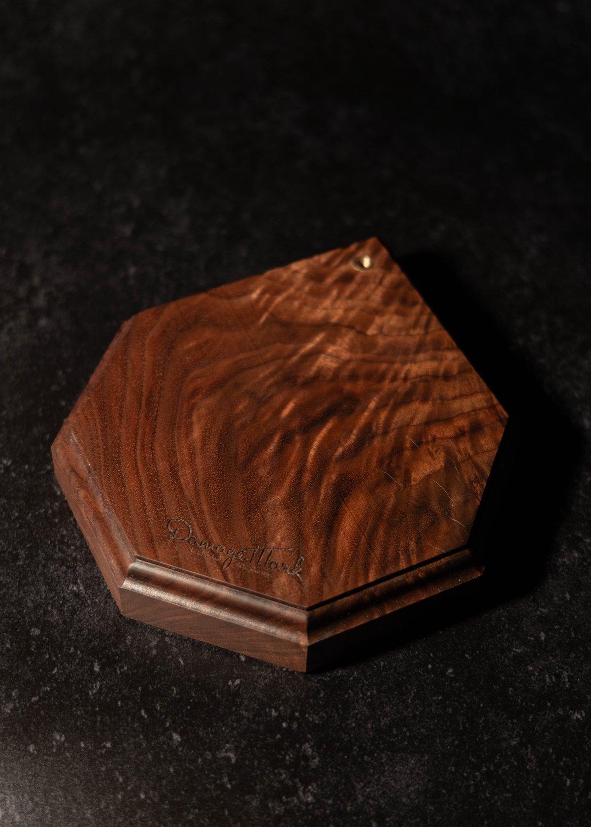 ROL D-Stand | DAMAGE MARK