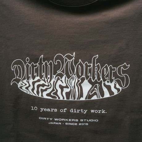 DWS 10YEARS GLOW IN THE DARK-PRINT TEE_BROWN※受注販売