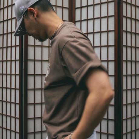 DWS 10YEARS GLOW IN THE DARK-PRINT TEE_BROWN※受注販売