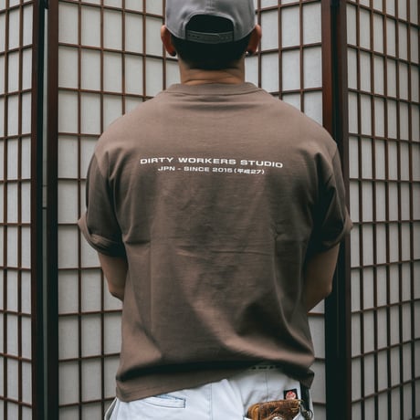 DWS 10YEARS GLOW IN THE DARK-PRINT TEE_BROWN※受注販売