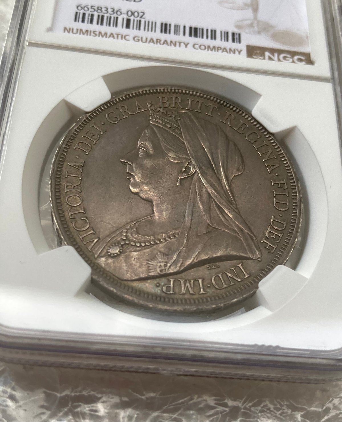 1893年LⅥ クラウン銀貨 ヴィクトリア女王 ヴェールヘッド NGC鑑定AU