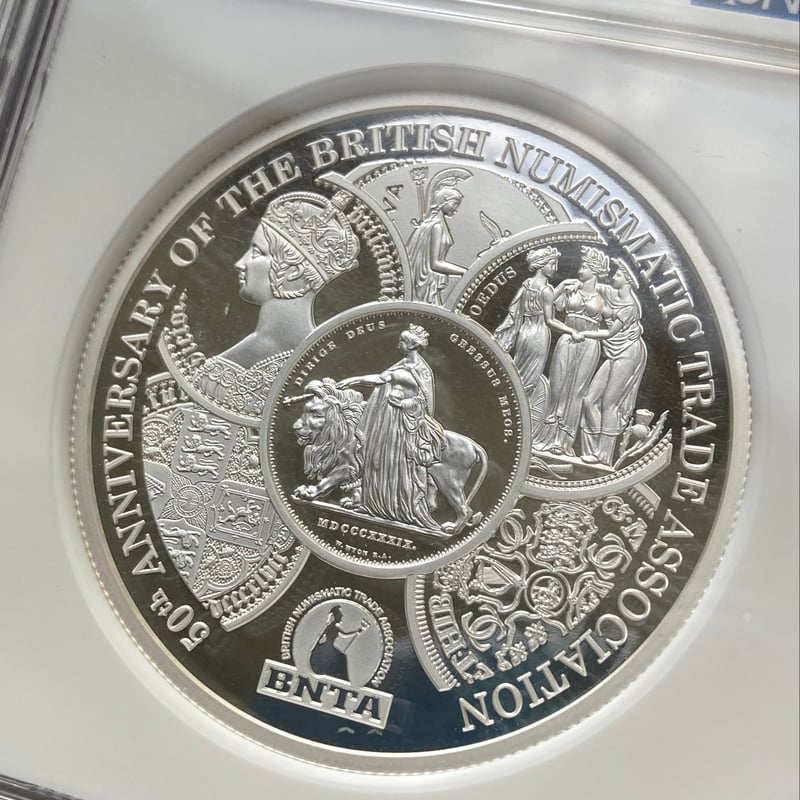 ウナとライオン・スリーグレイセス・ゴチッククラウン全部乗せデザイン